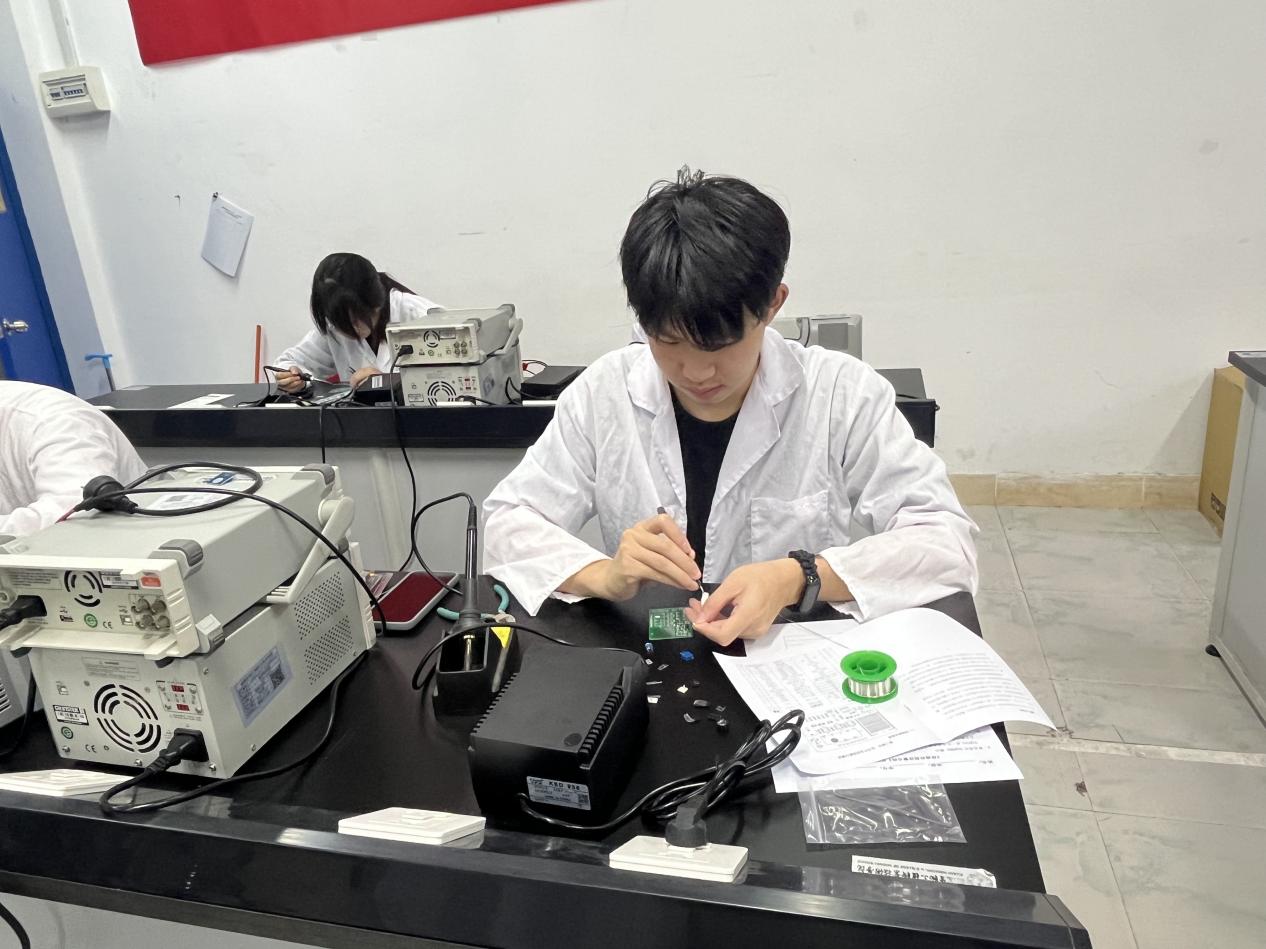 技能筑夢，創(chuàng)新未來 康復(fù)保健系成功舉辦第十一屆學(xué)生職業(yè)技能大賽之智能電子產(chǎn)品設(shè)計(jì)與開發(fā)賽項(xiàng)